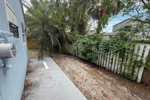 Commercial property in Saint Petersburg, Florida 4 bedrooms, 148.09 sq.m. № 2216879 - photo 21