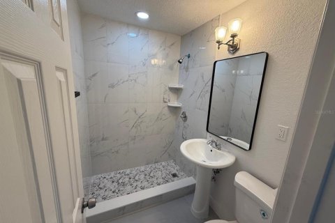 Commercial property in Saint Petersburg, Florida 4 bedrooms, 148.09 sq.m. № 2216879 - photo 8