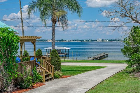 House in Sebring, Florida 2 bedrooms, 137.4 sq.m. № 2096165 - photo 4