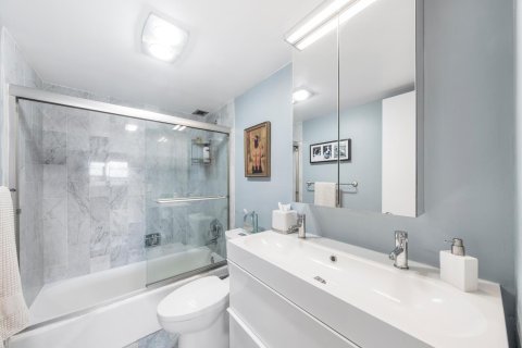 Condominio en venta en Fort Lauderdale, Florida, 2 dormitorios, 113.15 m2 № 2346151 - foto 18