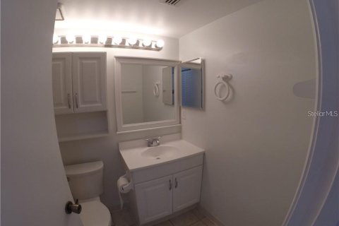 Condo in Tarpon Springs, Florida, 3 bedrooms  № 1914659 - photo 8