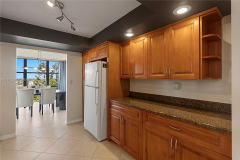 Купить кондоминиум в Халландейл-Бич, Флорида 2 спальни, 132.85м2, № 2055945 - фото 17