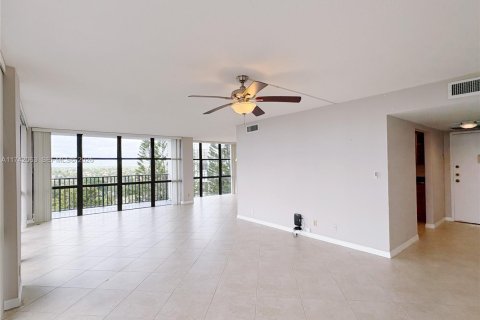 Купить кондоминиум в Халландейл-Бич, Флорида 2 спальни, 132.85м2, № 2055945 - фото 4