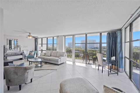 Купить кондоминиум в Халландейл-Бич, Флорида 2 спальни, 132.85м2, № 2055945 - фото 7