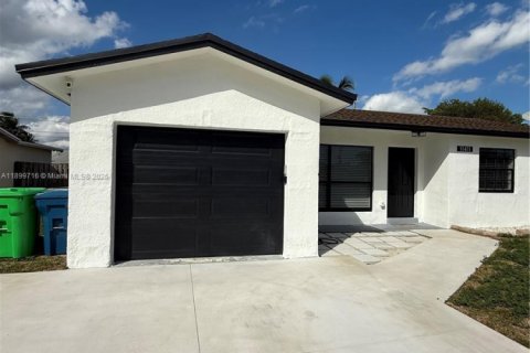 Casa en venta en Sunrise, Florida, 3 dormitorios, 131.55 m2 № 1951572 - foto 2