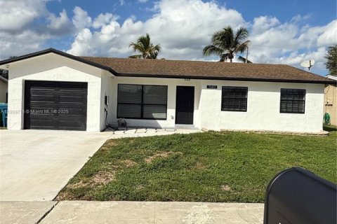Casa en venta en Sunrise, Florida, 3 dormitorios, 131.55 m2 № 1951572 - foto 1