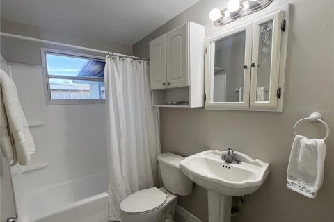 House in Largo, Florida 3 bedrooms, 104.89 sq.m. № 1749346 - photo 12