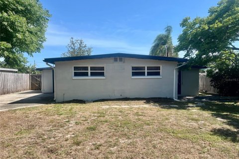 House in Largo, Florida 3 bedrooms, 104.89 sq.m. № 1749346 - photo 20