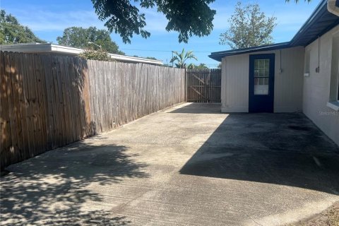 House in Largo, Florida 3 bedrooms, 104.89 sq.m. № 1749346 - photo 22