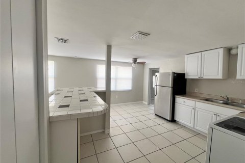House in Largo, Florida 3 bedrooms, 104.89 sq.m. № 1749346 - photo 9