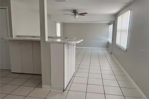 House in Largo, Florida 3 bedrooms, 104.89 sq.m. № 1749346 - photo 4