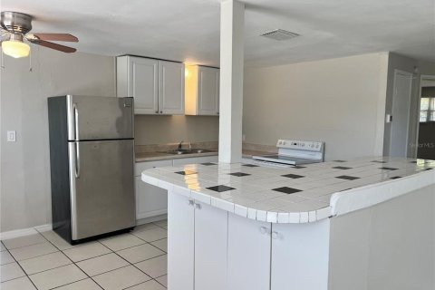House in Largo, Florida 3 bedrooms, 104.89 sq.m. № 1749346 - photo 6