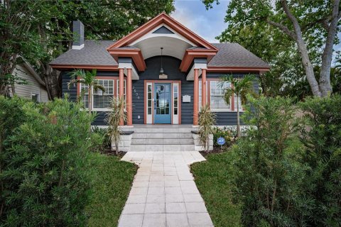 Casa en venta en Saint Petersburg, Florida, 5 dormitorios, 180.04 m2 № 1661883 - foto 1