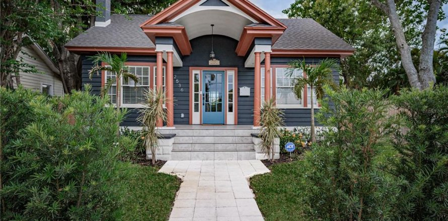 Casa en Saint Petersburg, Florida 5 dormitorios, 180.04 m2 № 1661883
