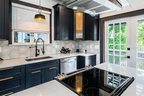 Casa en venta en Saint Petersburg, Florida, 5 dormitorios, 180.04 m2 № 1661883 - foto 13