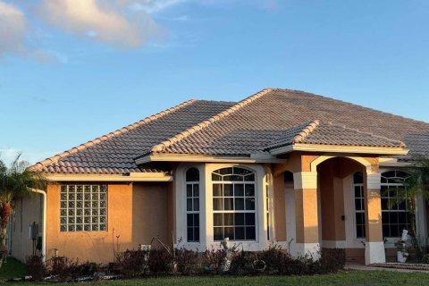 Villa ou maison à vendre à Port St. Lucie, Floride: 4 chambres, 191.01 m2 № 2147186 - photo 2