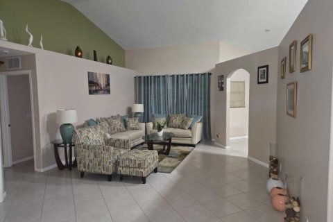 Villa ou maison à vendre à Port St. Lucie, Floride: 4 chambres, 191.01 m2 № 2147186 - photo 6