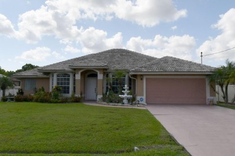 Villa ou maison à Port St. Lucie, Floride 4 chambres, 191.01 m2 № 2147186