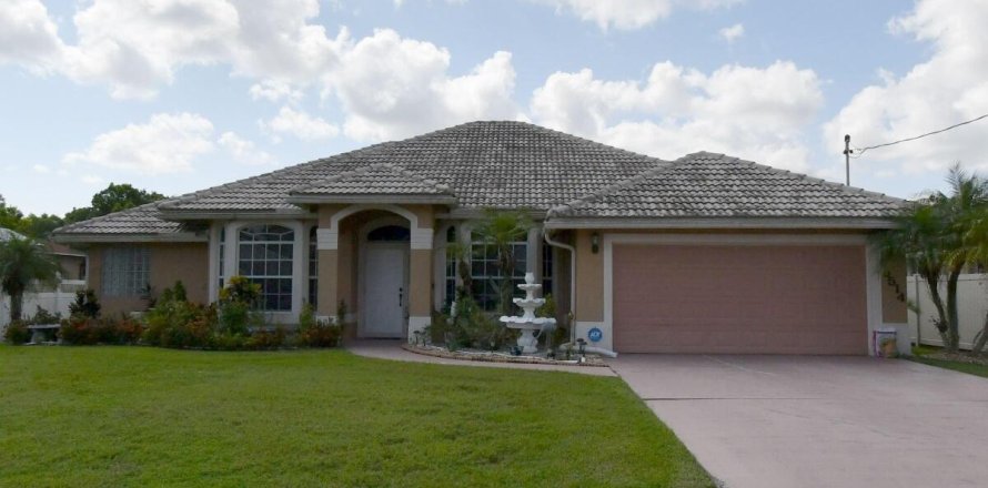 Villa ou maison à Port St. Lucie, Floride 4 chambres, 191.01 m2 № 2147186