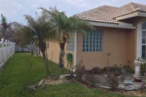Villa ou maison à vendre à Port St. Lucie, Floride: 4 chambres, 191.01 m2 № 2147186 - photo 15