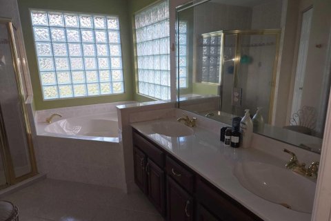 Villa ou maison à vendre à Port St. Lucie, Floride: 4 chambres, 191.01 m2 № 2147186 - photo 10