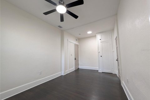 House in Saint Petersburg, Florida 3 bedrooms, 98.57 sq.m. № 2114162 - photo 16