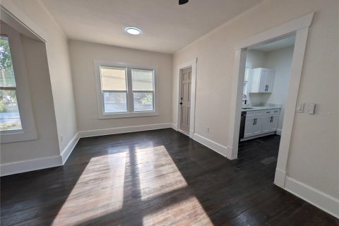 House in Saint Petersburg, Florida 3 bedrooms, 98.57 sq.m. № 2114162 - photo 10