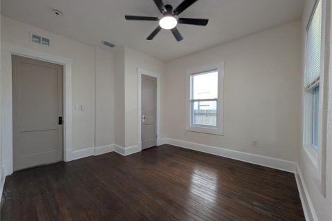 House in Saint Petersburg, Florida 3 bedrooms, 98.57 sq.m. № 2114162 - photo 15