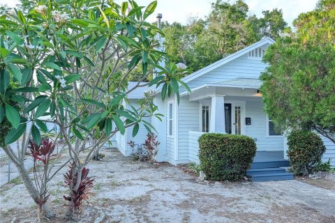 House in Saint Petersburg, Florida 3 bedrooms, 98.57 sq.m. № 2114162 - photo 28