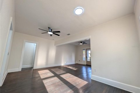 House in Saint Petersburg, Florida 3 bedrooms, 98.57 sq.m. № 2114162 - photo 9