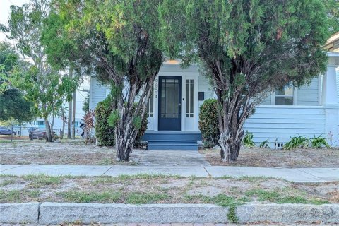 House in Saint Petersburg, Florida 3 bedrooms, 98.57 sq.m. № 2114162 - photo 2