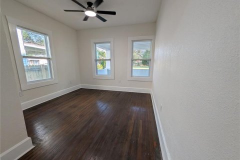 House in Saint Petersburg, Florida 3 bedrooms, 98.57 sq.m. № 2114162 - photo 20