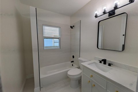 House in Saint Petersburg, Florida 3 bedrooms, 98.57 sq.m. № 2114162 - photo 17