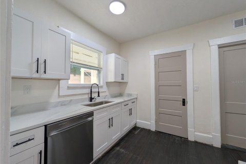 House in Saint Petersburg, Florida 3 bedrooms, 98.57 sq.m. № 2114162 - photo 14