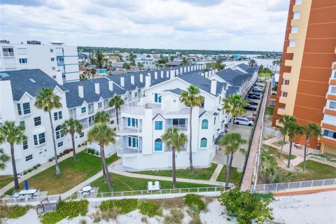 Touwnhouse à vendre à Redington Shores, Floride: 3 chambres, 144.65 m2 № 2099362 - photo 4