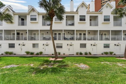 Touwnhouse à vendre à Redington Shores, Floride: 3 chambres, 144.65 m2 № 2099362 - photo 11