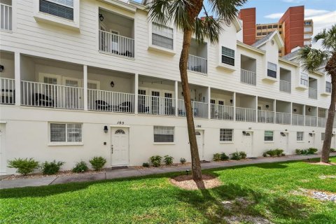Touwnhouse à vendre à Redington Shores, Floride: 3 chambres, 144.65 m2 № 2099362 - photo 10