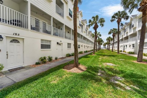 Touwnhouse à vendre à Redington Shores, Floride: 3 chambres, 144.65 m2 № 2099362 - photo 12
