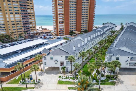 Touwnhouse à Redington Shores, Floride 3 chambres, 144.65 m2 № 2099362