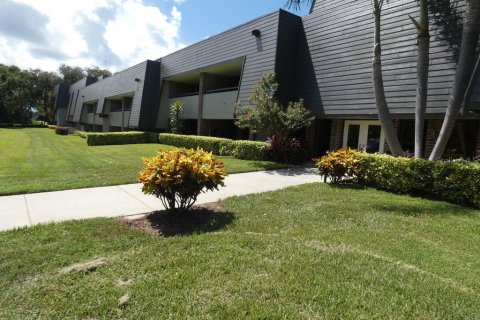 Condo in Palm Harbor, Florida, 3 bedrooms  № 1893578 - photo 1