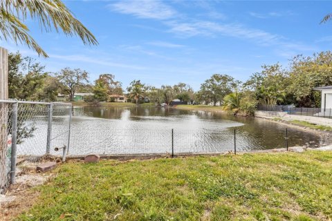 Villa ou maison à louer à Miami Springs, Floride: 3 chambres, 122.63 m2 № 2028350 - photo 29