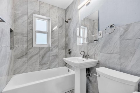 Villa ou maison à louer à Miami Springs, Floride: 3 chambres, 122.63 m2 № 2028350 - photo 15