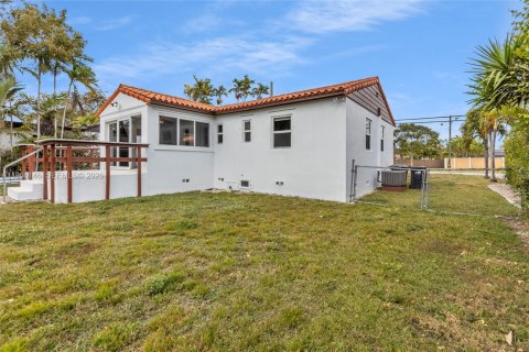 Villa ou maison à louer à Miami Springs, Floride: 3 chambres, 122.63 m2 № 2028350 - photo 24