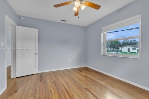 Villa ou maison à louer à Miami Springs, Floride: 3 chambres, 122.63 m2 № 2028350 - photo 12