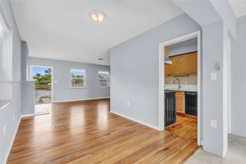 Villa ou maison à louer à Miami Springs, Floride: 3 chambres, 122.63 m2 № 2028350 - photo 7