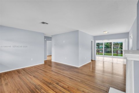 Villa ou maison à louer à Miami Springs, Floride: 3 chambres, 122.63 m2 № 2028350 - photo 9