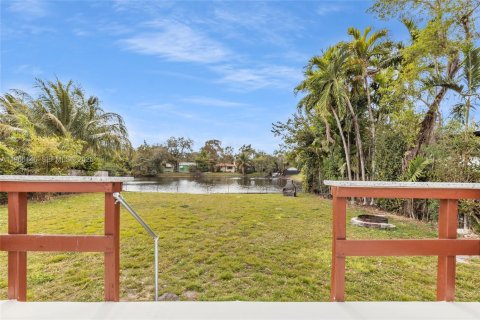 Villa ou maison à louer à Miami Springs, Floride: 3 chambres, 122.63 m2 № 2028350 - photo 25