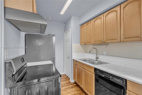 Villa ou maison à louer à Miami Springs, Floride: 3 chambres, 122.63 m2 № 2028350 - photo 21