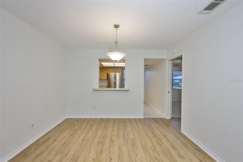 Condo in Sun City Center, Florida, 2 bedrooms  № 2103512 - photo 11