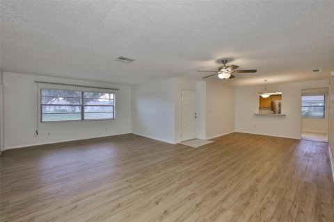Condo in Sun City Center, Florida, 2 bedrooms  № 2103512 - photo 15